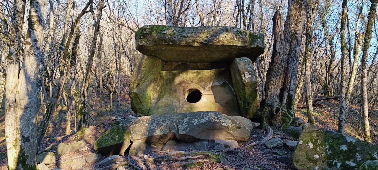Маргела́н (знание)